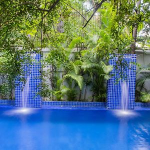 La Rose Suites